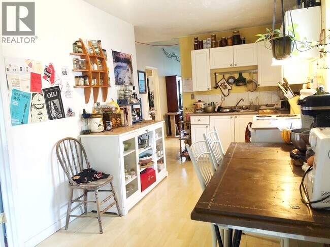 Photo du bâtiment - 417 E 17th Ave