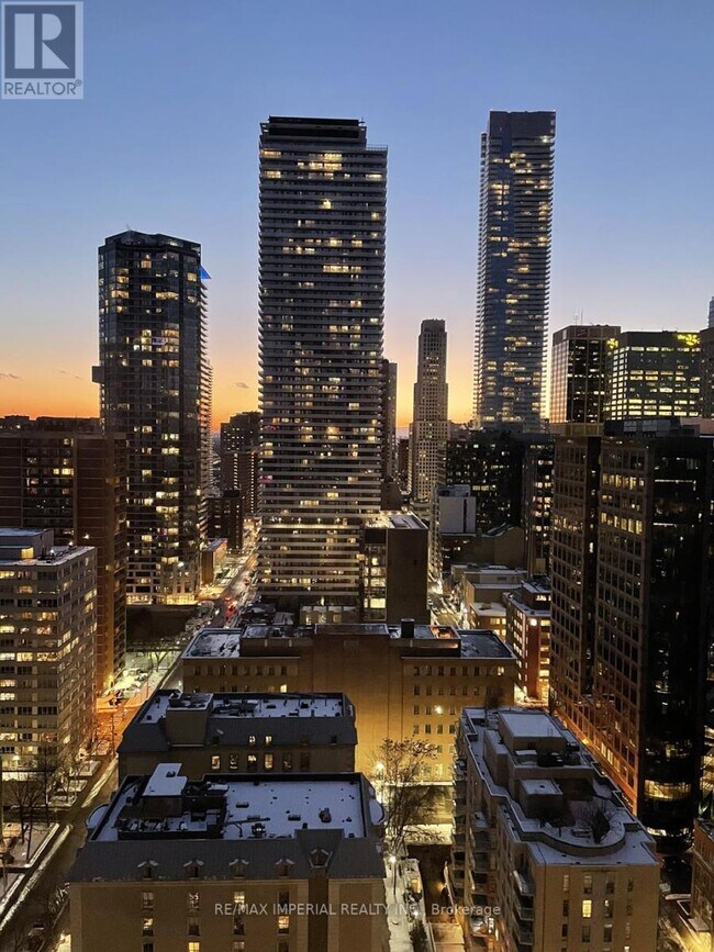 Building Photo - 110 Charles St E