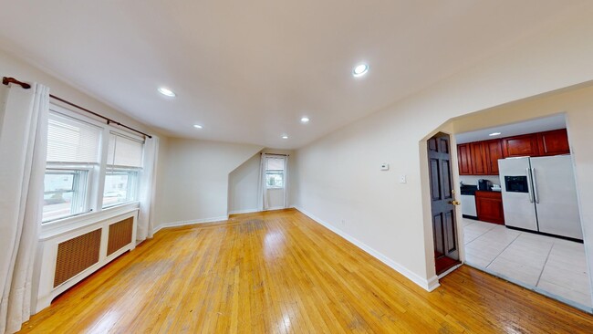 Foto del edificio - 96 Katherine Ave