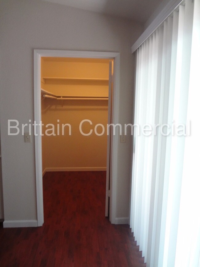 Building Photo - 5909 Country Ln