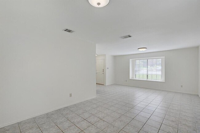 Foto del edificio - 1506 Pease Rd