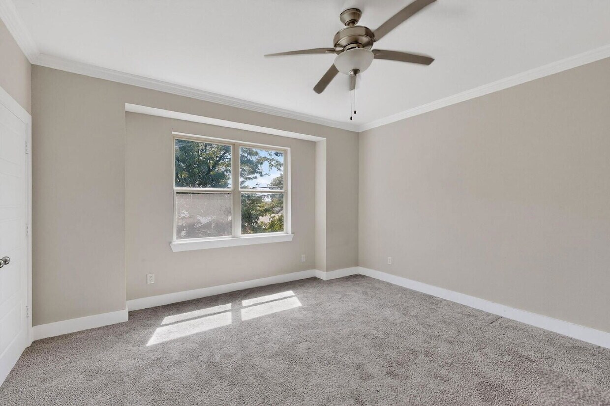 Primary Photo - 1703 Ash Crescent St