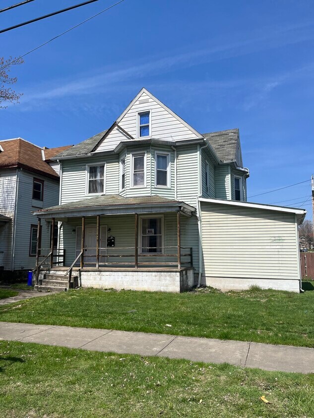 229 Boyles Ave Unit 1, New Castle, PA 16101 Room for Rent in New