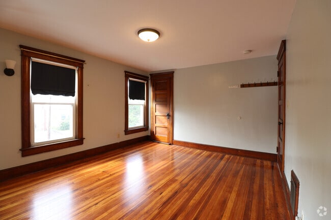 Building Photo - 128 Crestmont Rd
