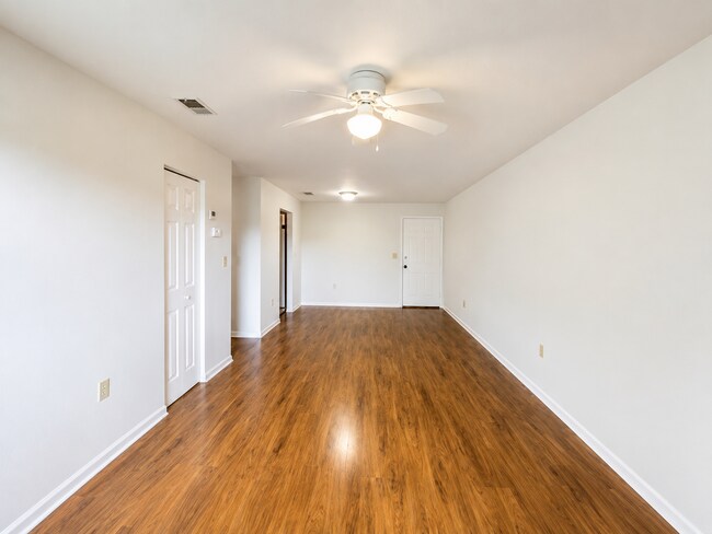 Foto del edificio - 926 N Lake Destiny Rd