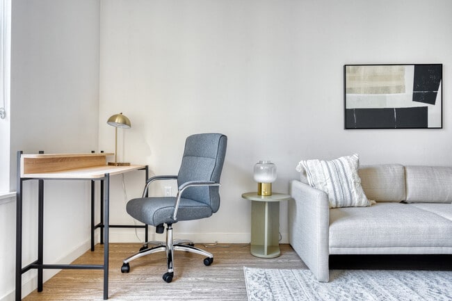 Building Photo - 650 E Capitol Ave