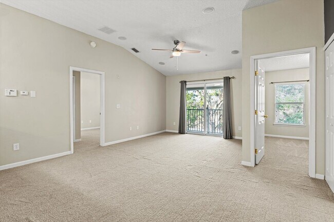 Foto del edificio - 7043 Deer Lodge Cir