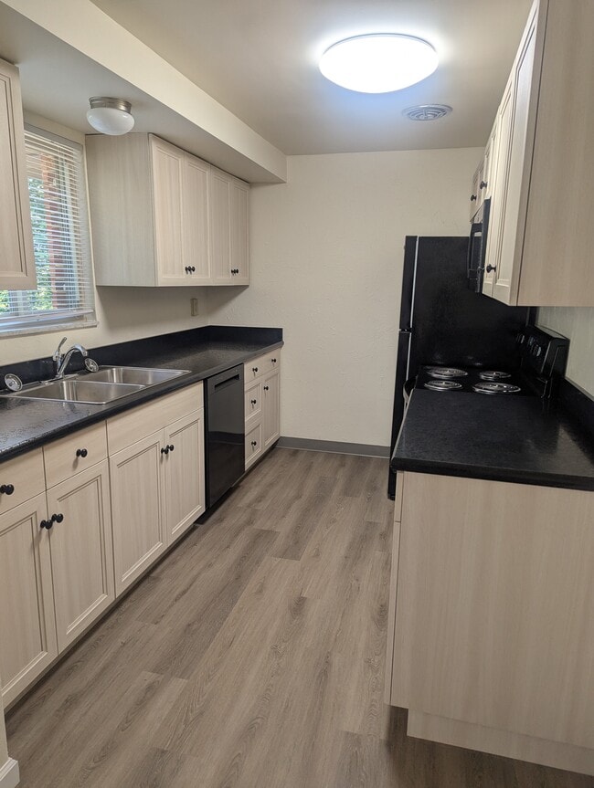 Building Photo - S K Management