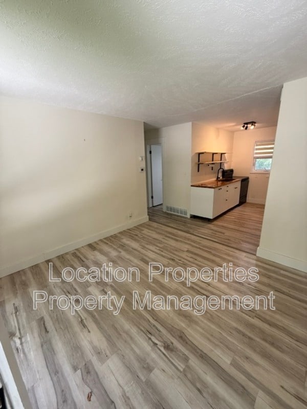 Foto del edificio - 1515 W 3rd St