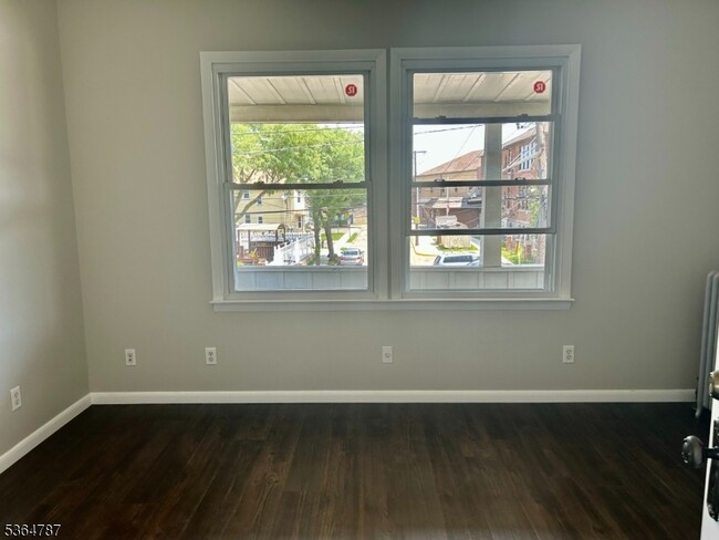 Building Photo - 136 Carlton Ave