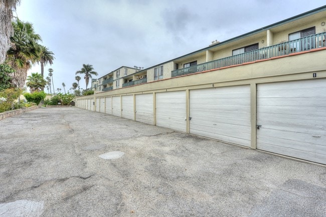 Building Photo - 2404 Grandview Ave