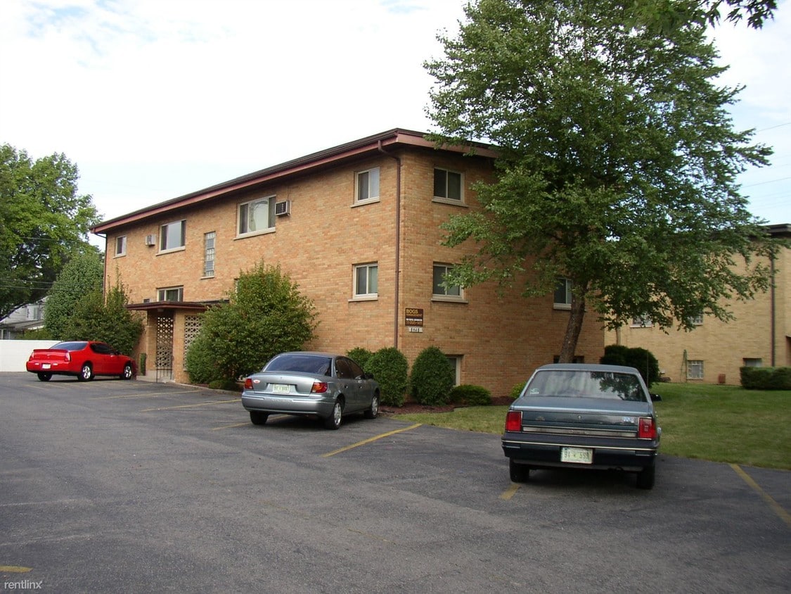 Primary Photo - 8958 White Oak Ave