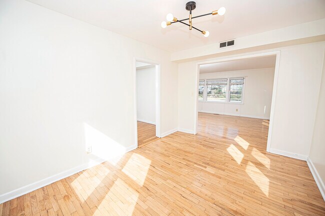 Foto del edificio - 1448 E Walnut St