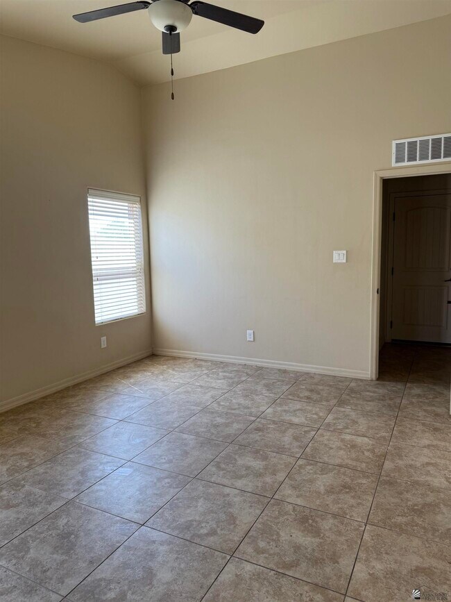 Foto del edificio - 4296 W 12th Ln