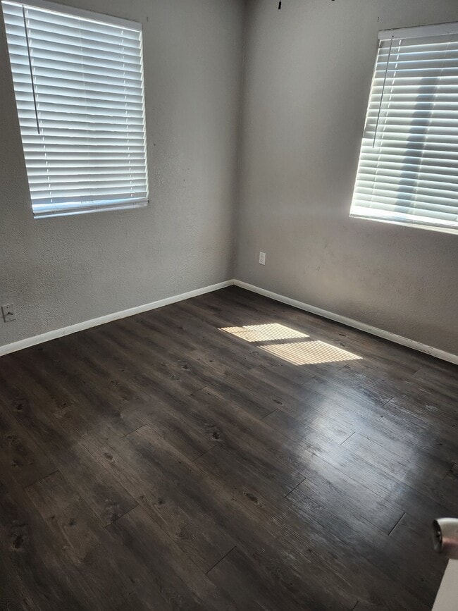 Building Photo - FABULOUS 2 BEDROOMS AND 1 BATHROOM FOR LEASE