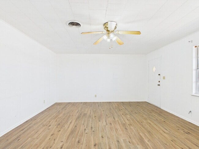 Foto del edificio - "Charming 1-Bedroom Haven in Fredericksbur...