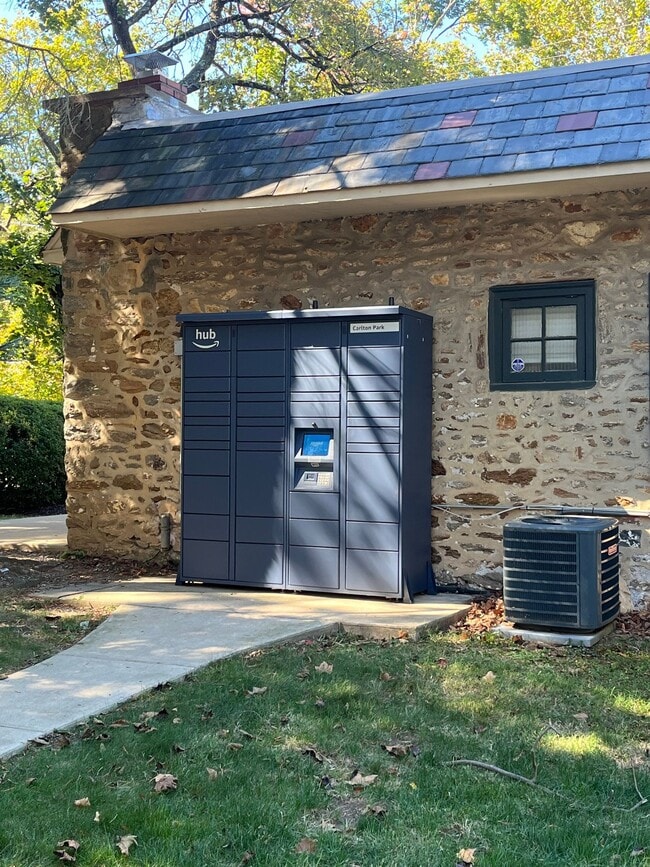 Foto del edificio - 2815 Woodpipe Ln