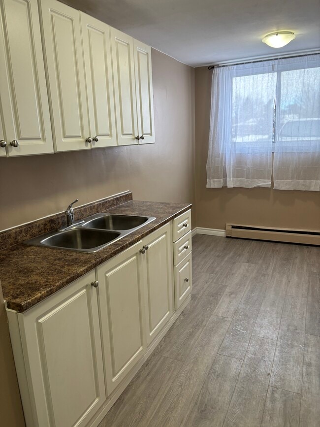 Building Photo - 206 Heiman St