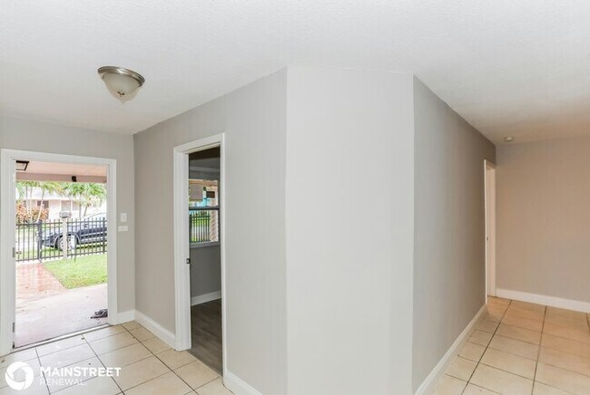 Foto del edificio - 2801 NW 211th St