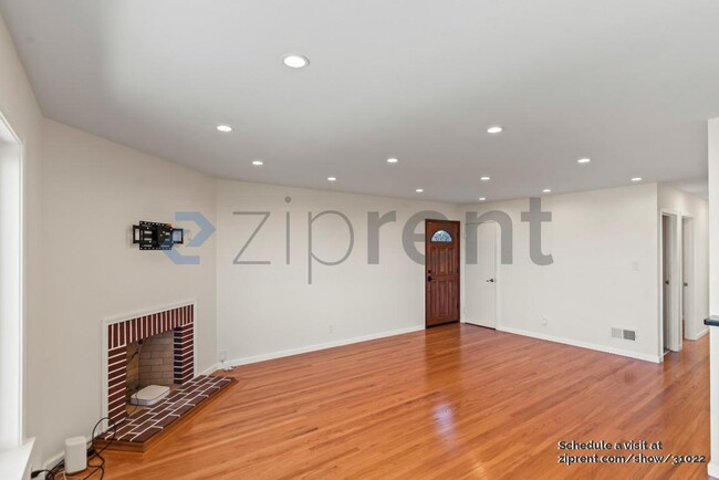Building Photo - 242 Alta Vista Way
