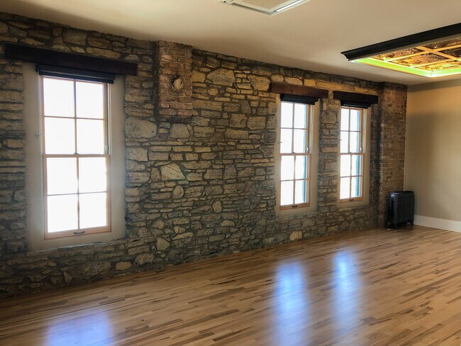 Building Photo - 129 S Batavia Ave