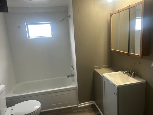 Foto del edificio - 6408 Kennedy Ave