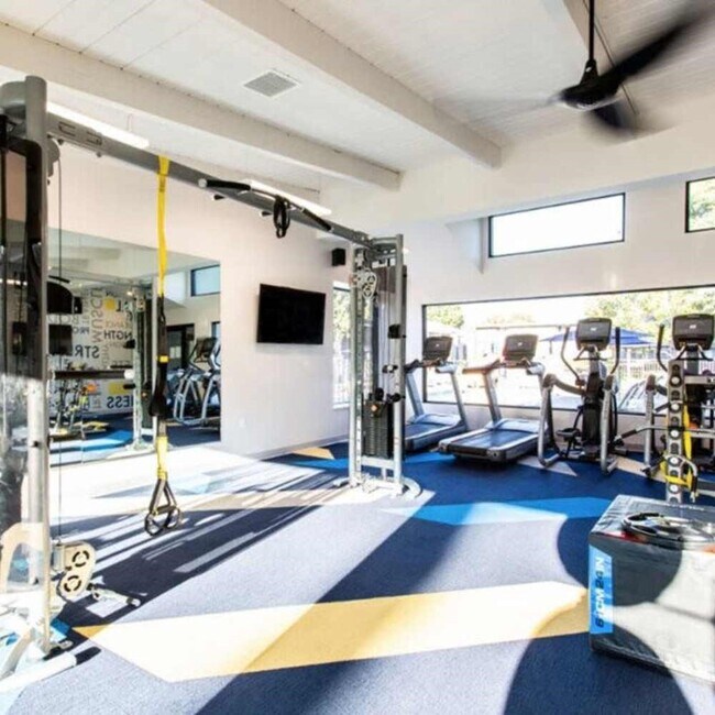 gimnasio - 12436 Del Amo Blvd