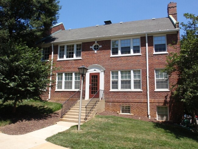 Building Photo - Charming 1 Bed 1 Bathr Condo In Much Sough...