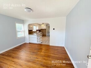 Building Photo - 2337 Alexis Rd