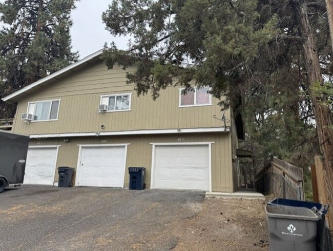Building Photo - 685 SE Centennial St