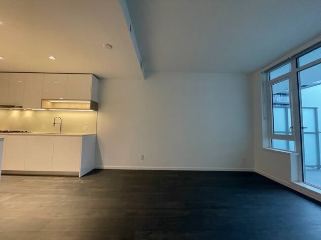 Photo du bâtiment - 6300 Minoru Blvd