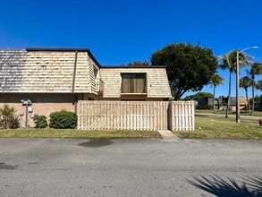 Building Photo - 230 Lake Arbor Dr