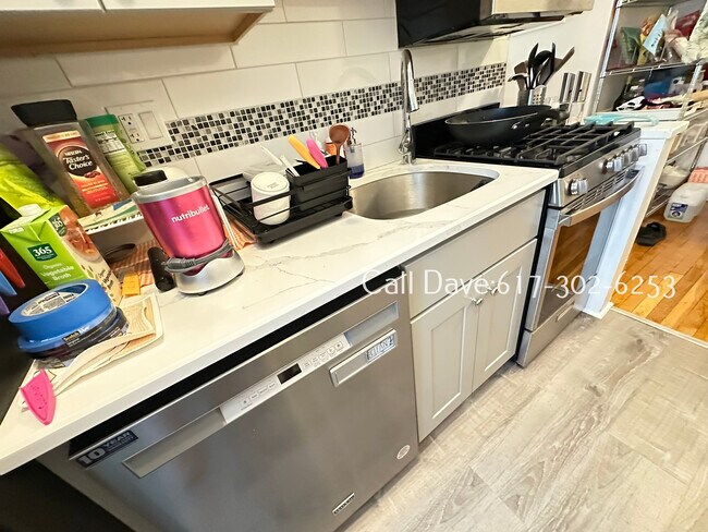 Building Photo - 7 Carol Ave