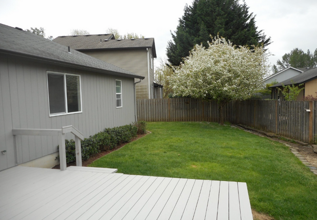 Building Photo - Updated 3 Bedroom 2 Bathroom Home in Battl...