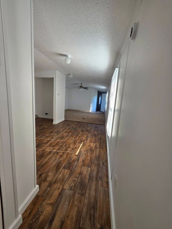Building Photo - Ready to Move in