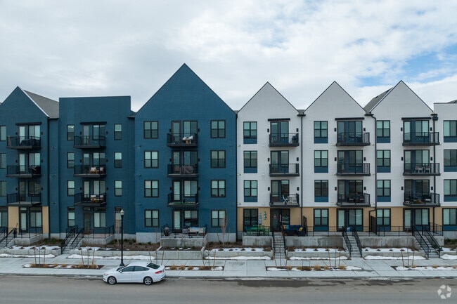 Building Photo - MAA at Daybreak