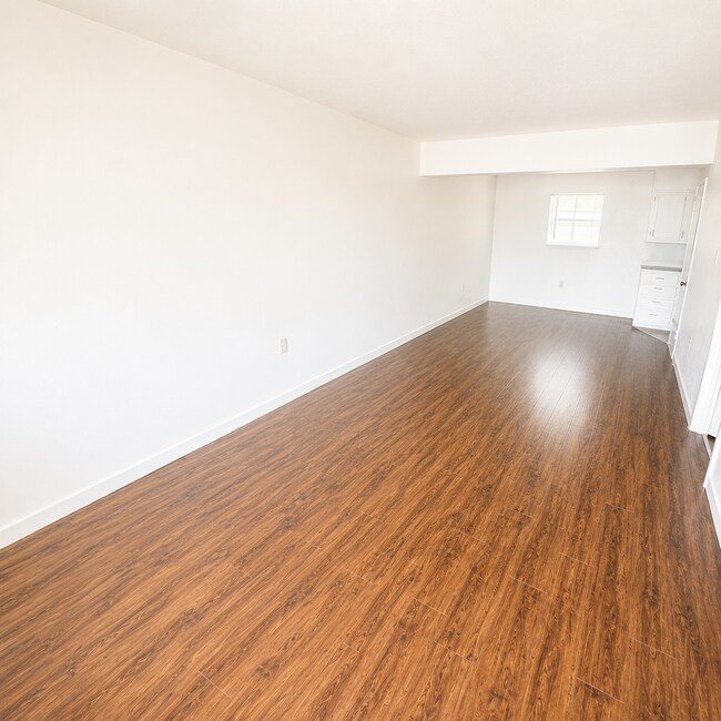 Foto del edificio - Available the End of May! Apply today on our website!