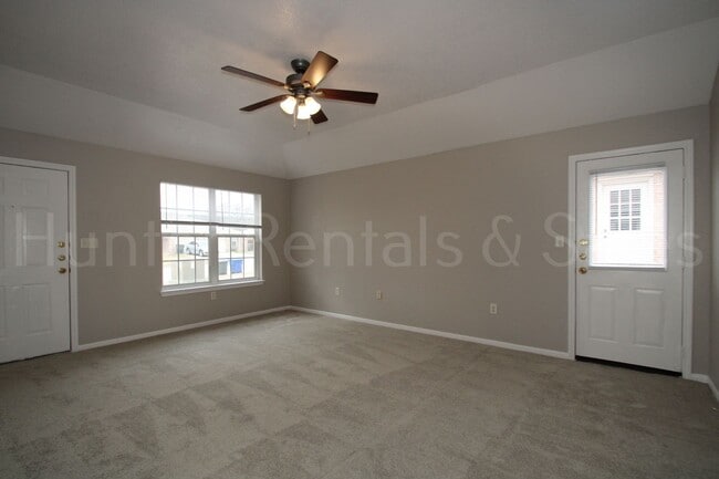 Building Photo - Cove Duplex