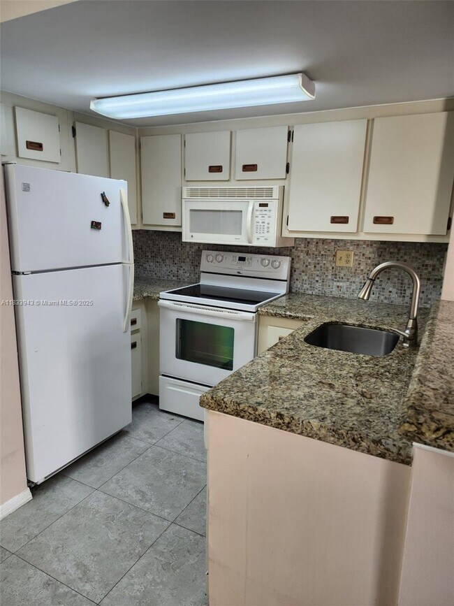 Foto del edificio - 665 NW 85th Pl