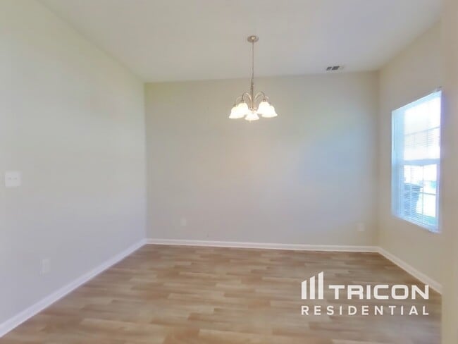 Building Photo - 2300 Marlin Dr