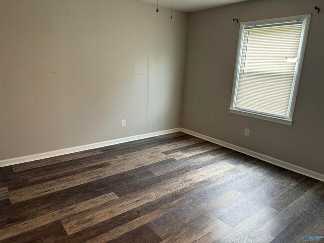 Building Photo - 12105 Carriage Ct SE