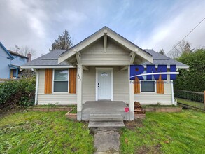 Building Photo - 425 S Summit Ave