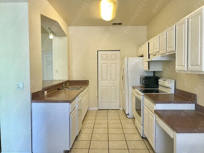 Foto del edificio - 5060 Sunridge Palms Dr