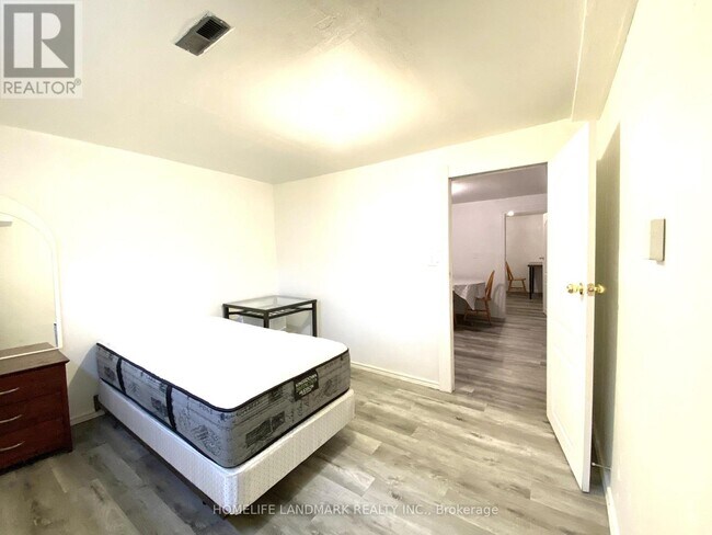 Photo du bâtiment - 74 Millhouse Crescent