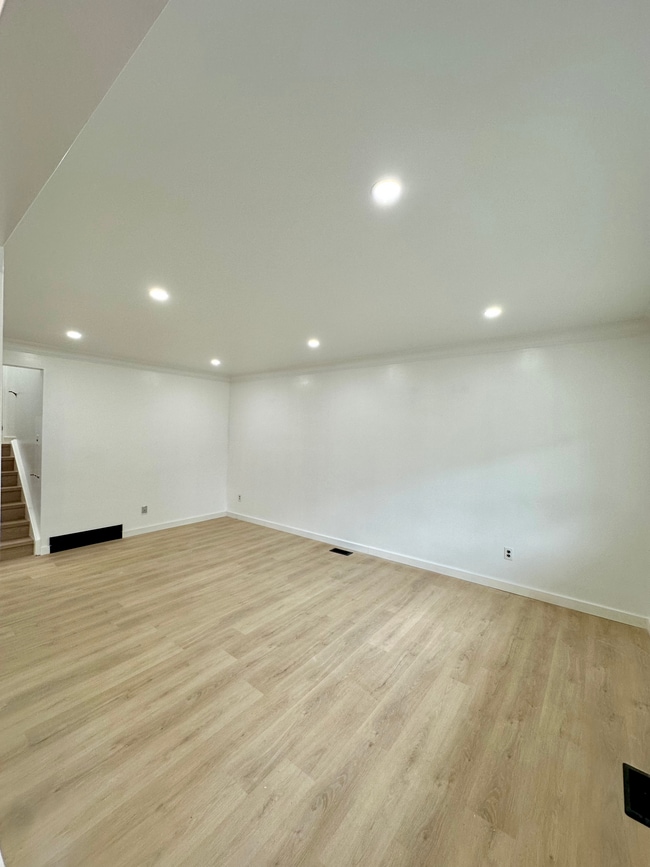 Living Room - 685 Amesbury Crt