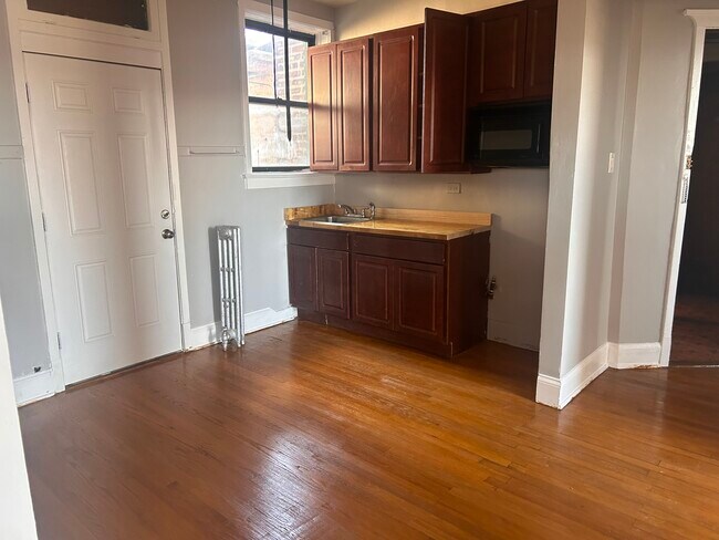 Foto del edificio - 7133 N Ridge Ave