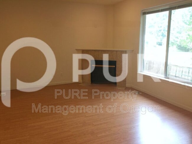 Building Photo - 260 SE 43rd Ave