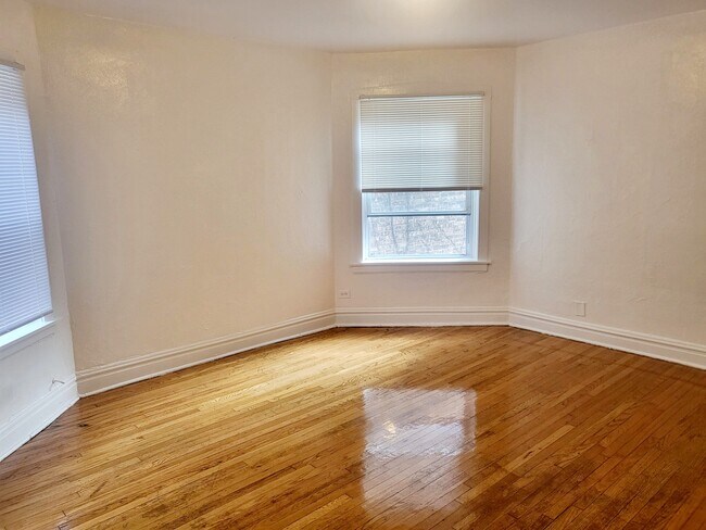 Foto del edificio - 7741 S Yates Blvd