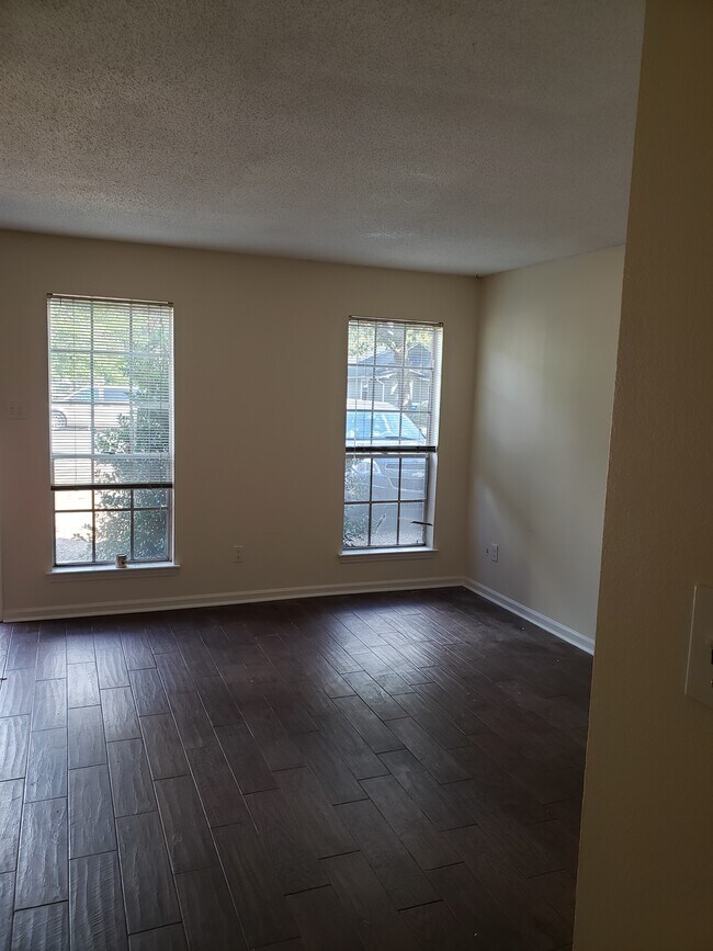 Living Room Front View - 1806 Alden Ln