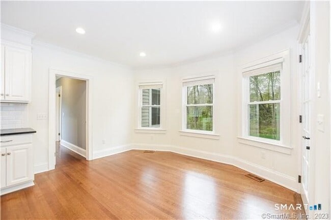 Building Photo - 456 White Oak Shade Rd